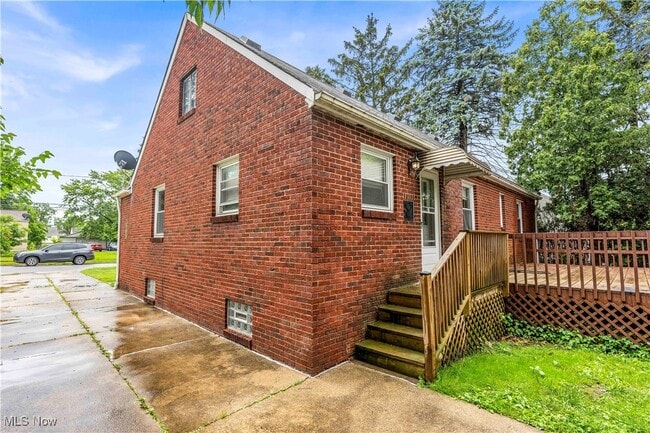 Building Photo - 13803 Wolf Ave