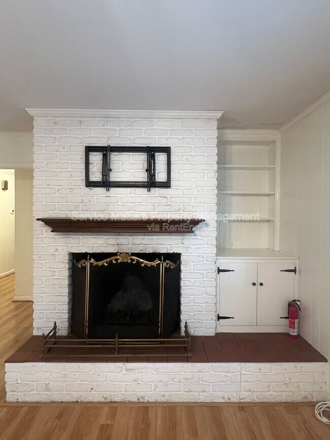 Building Photo - 1401 E 34th St