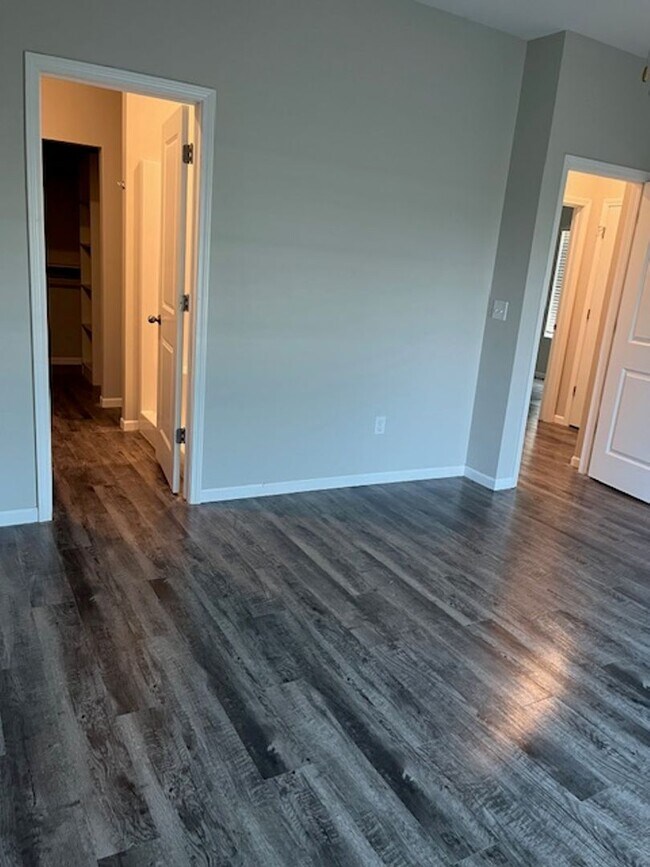 Building Photo - 3 Bedroom 2 Bath Duplex Located in Andover