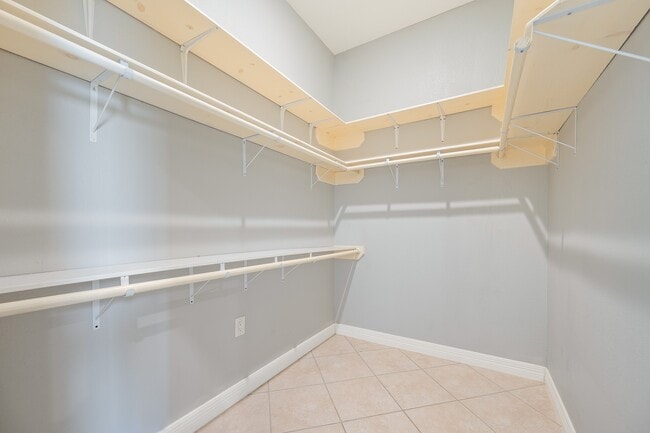 Building Photo - 13819 Lakeview Meadow Dr