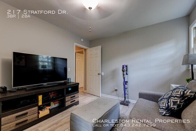 Building Photo - 217 Stratford Dr
