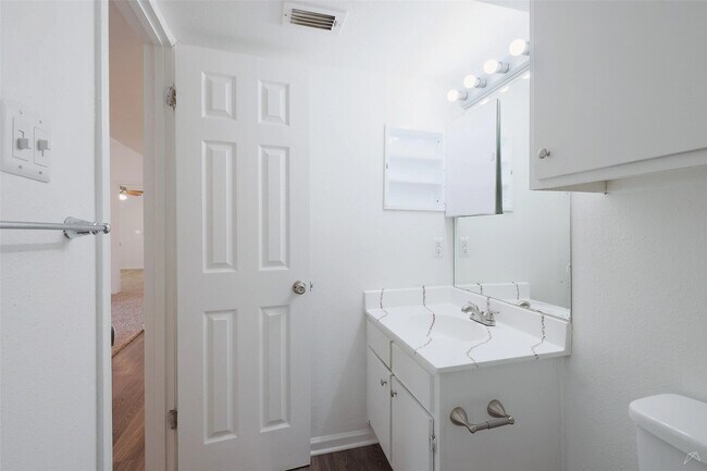 Building Photo - 2323 Wells Branch Pkwy