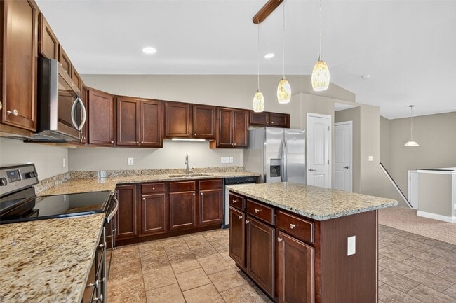 Building Photo - 303 Shadow Trace Dr