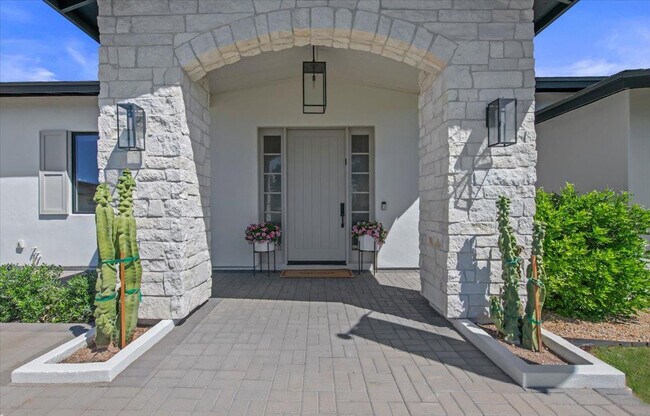 Building Photo - 3631 N 54th Ct