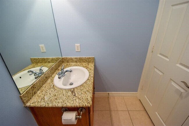 Building Photo - 815 Garden Rose Ln