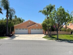 Building Photo - Corona- Single Story pool home
