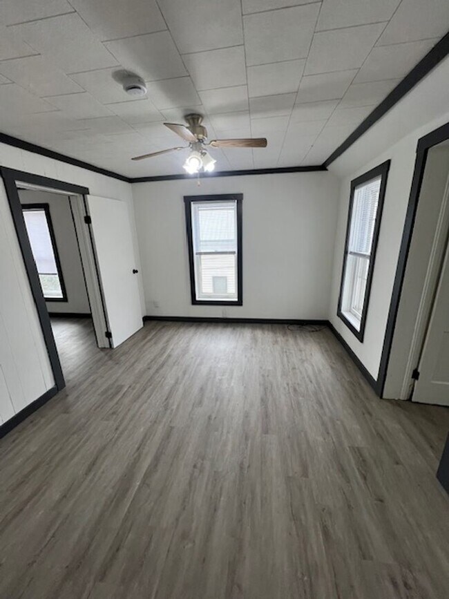 Building Photo - 111 N Polk St