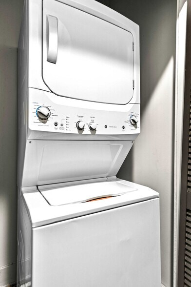 Building Photo - 455 14th St NW