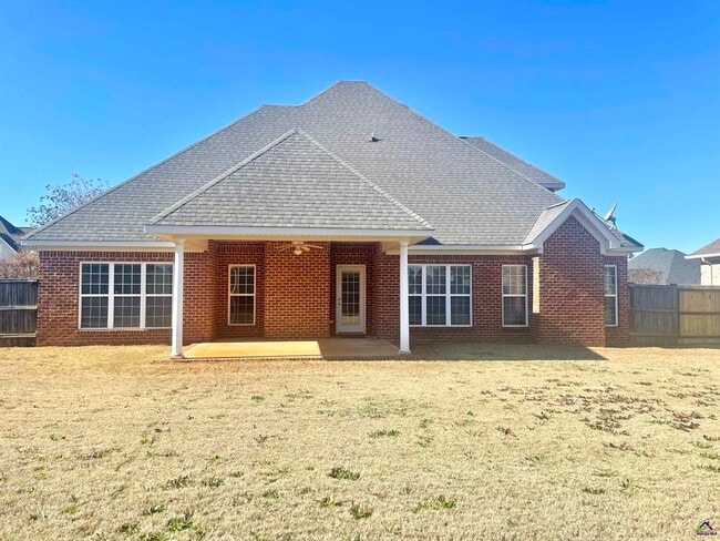 Building Photo - 300 Pembroke Pointe