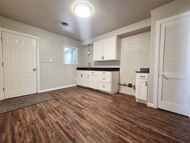 Building Photo - 307 E Kittyhawk Dr