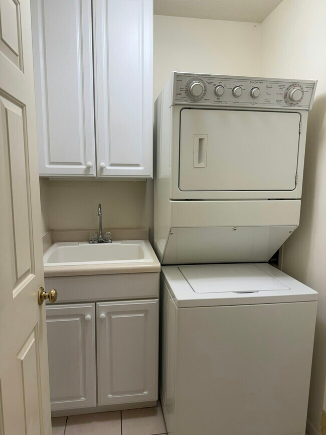 Building Photo - 212 Chauncey Ct