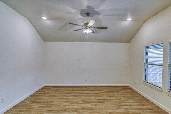 Building Photo - 2804 S Bowling Dr