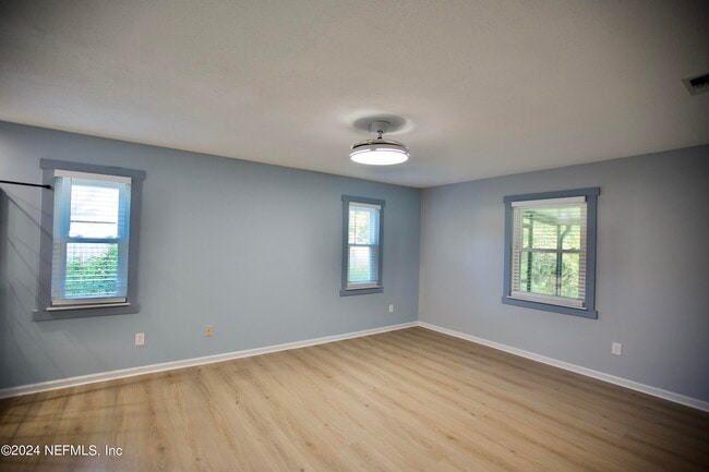 Building Photo - 3542 Sheldrake Dr