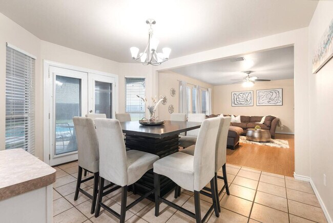 Building Photo - 7418 Lake Livingston Dr