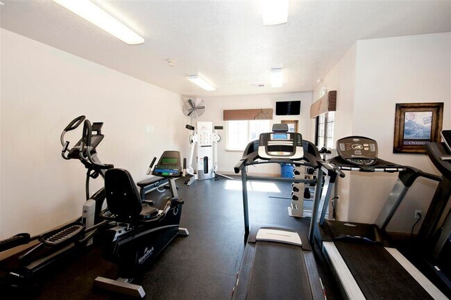 Building Photo - Cute Hidden Valley Townhome!
