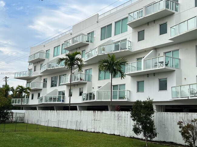 Building Photo - 1650 Brickell Ave