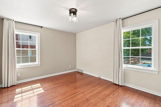 Building Photo - 912 Beechwood Rd