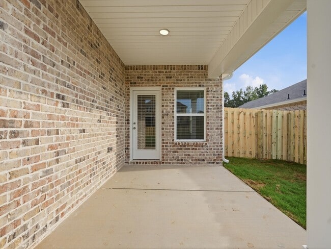 Building Photo - 6141 Feather Wy SE