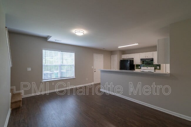 Building Photo - 1525 Crandon Dr