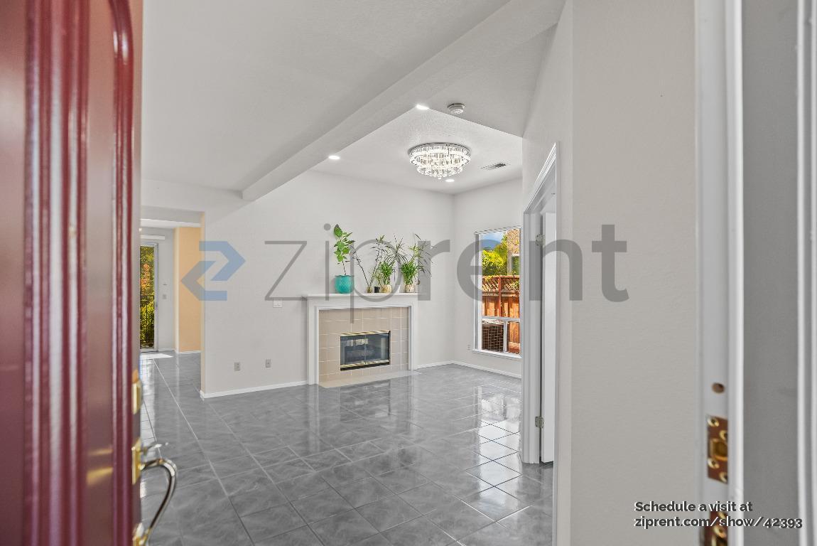 Building Photo - 914 Vista Pointe Dr