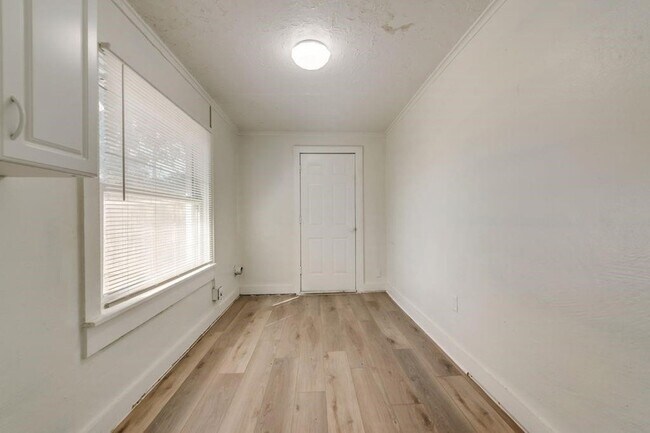 Building Photo - 618 W Purnell St