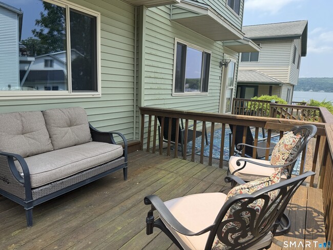 Building Photo - 7 Clearwater Ln