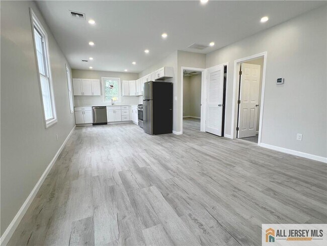 Building Photo - 588 Livingston Ave