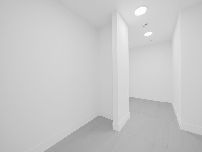 Building Photo - 151 N Seabreeze Blvd
