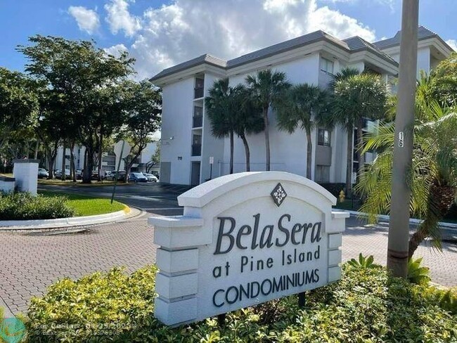 Building Photo - 711 N Pine Island Rd