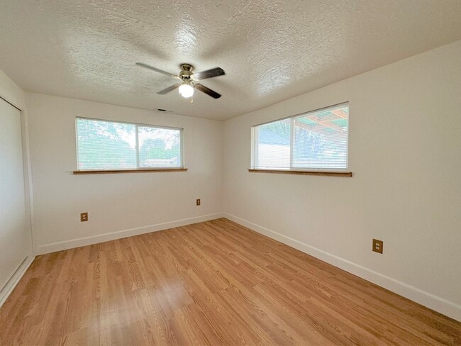 Building Photo - 800 S 3rd W St