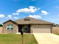 Building Photo - Contact Peggy at 501-676-1758 or Heather a...