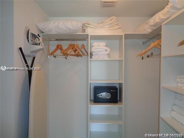 Building Photo - 2600 E Hallandale Beach Blvd