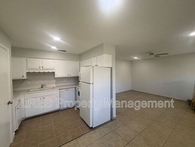 Building Photo - 1031 Columbia Ave