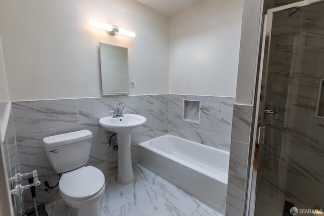 Building Photo - 219 St Charles Ave