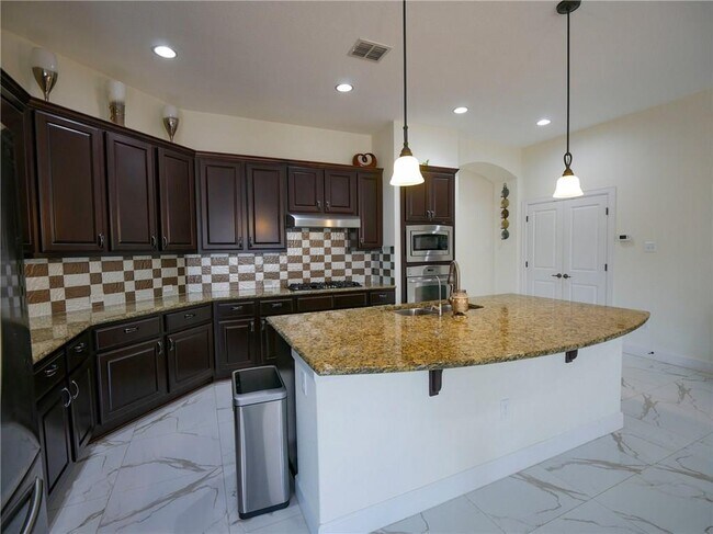 Building Photo - 305 Navigator Dr