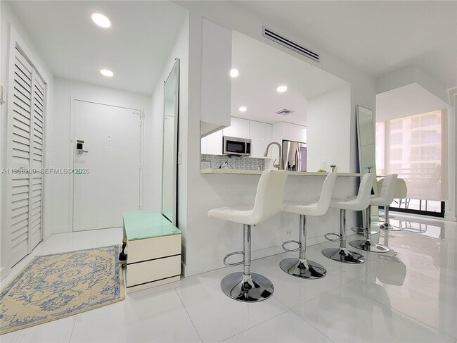 Building Photo - 3505 S Ocean Dr