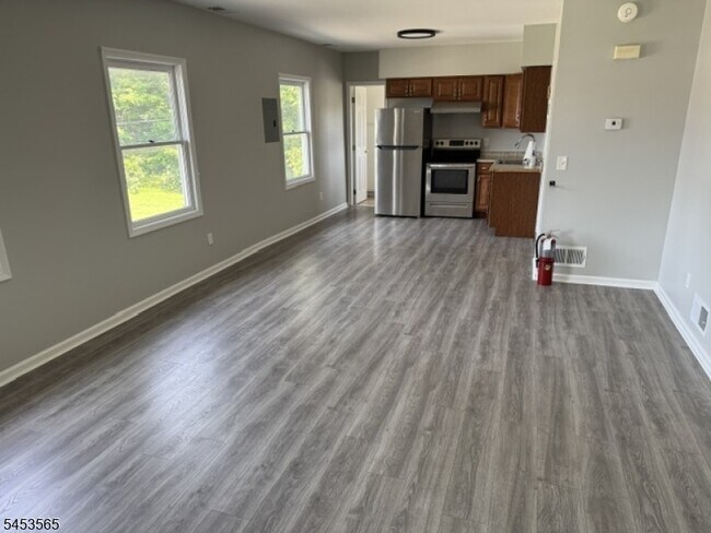 Building Photo - 501 US-46