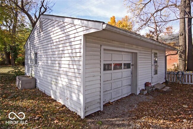 Building Photo - 210 W Sycamore St