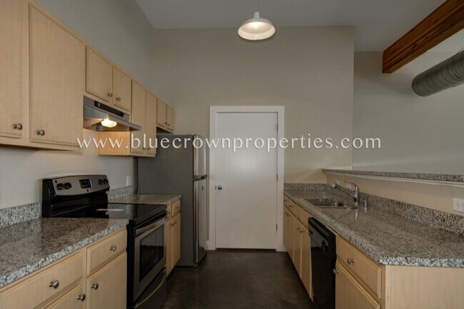 Building Photo - 2502 Live Oak St