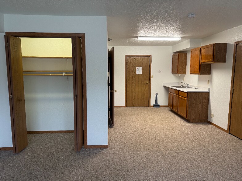 Building Photo - 100 Robert Ave