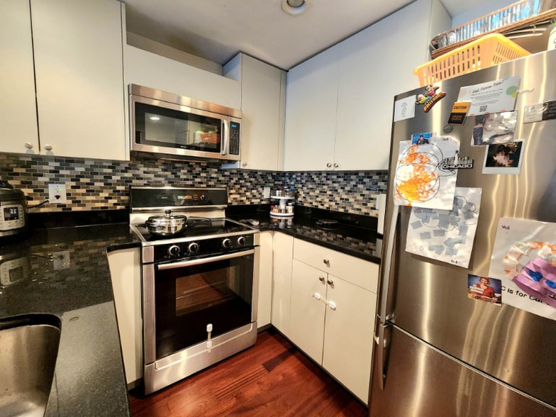 Building Photo - 533 Cambridge St