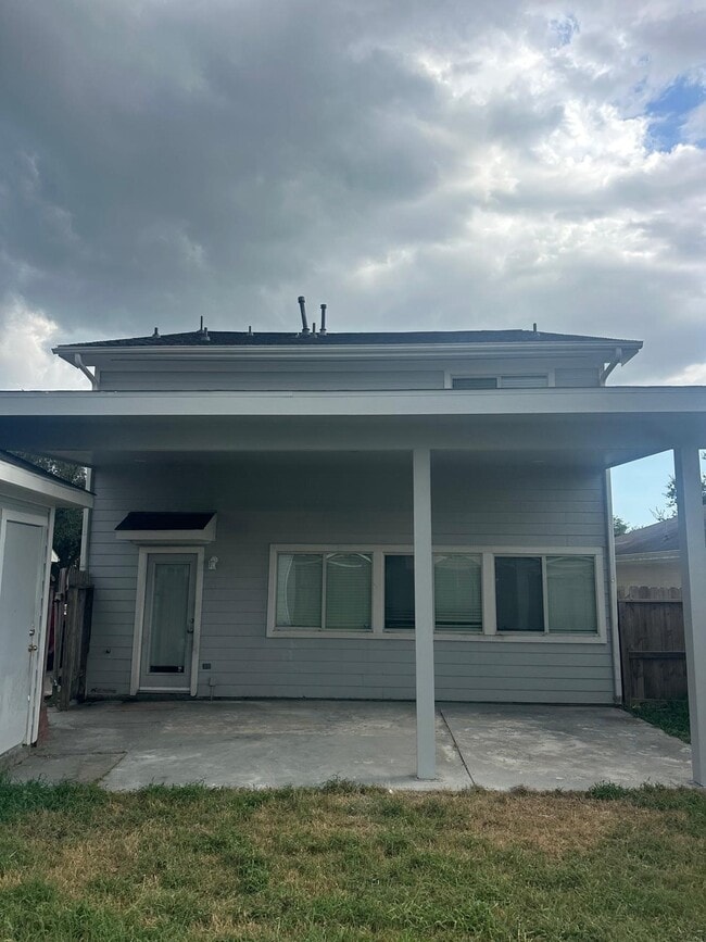 Building Photo - 19818 Lindenwick Ct