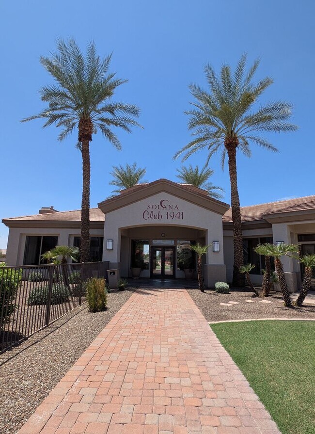 Building Photo - 1 Bedroom Condo in the Solana Townhome Community Near E Baseline Rd and S Higley Rd!
