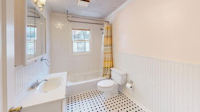 Building Photo - 170 Birch Ln