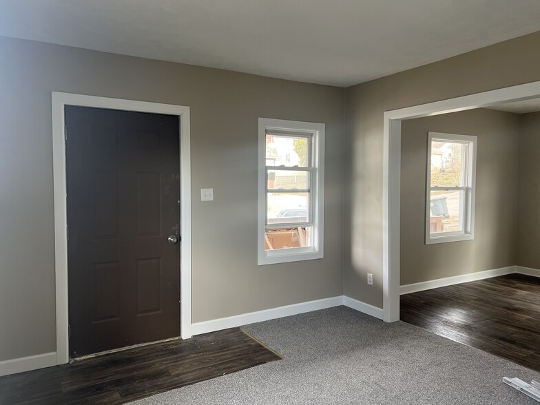 Living Room - 2628 Leland Ave