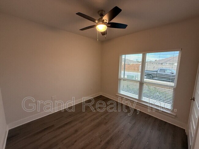 Building Photo - 5749 Danbury Blvd