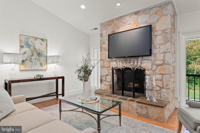 Building Photo - 257 W Chelsea Cir