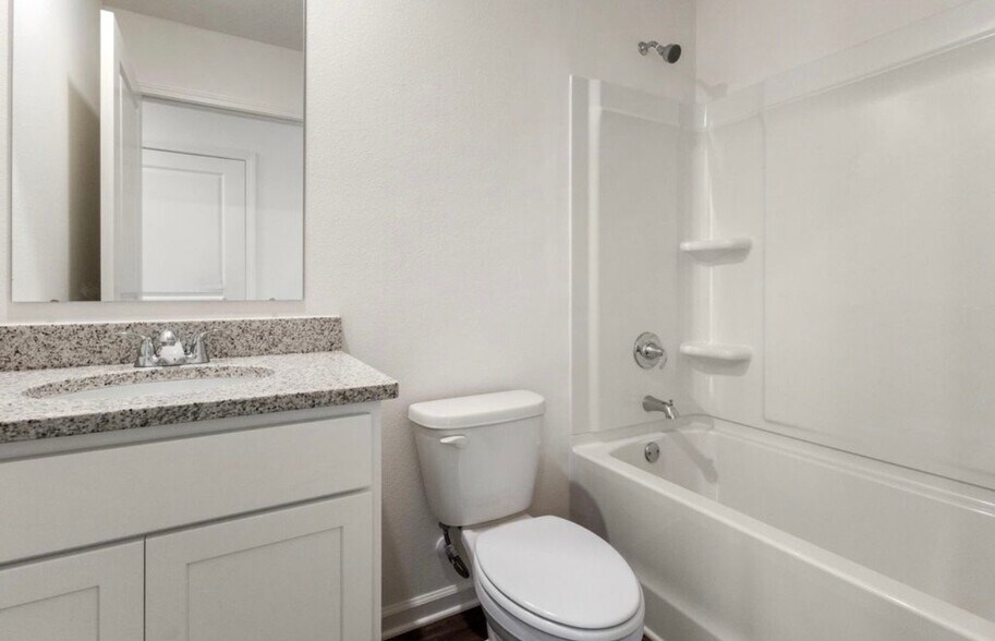 Building Photo - 135 Tiger Lily Ln