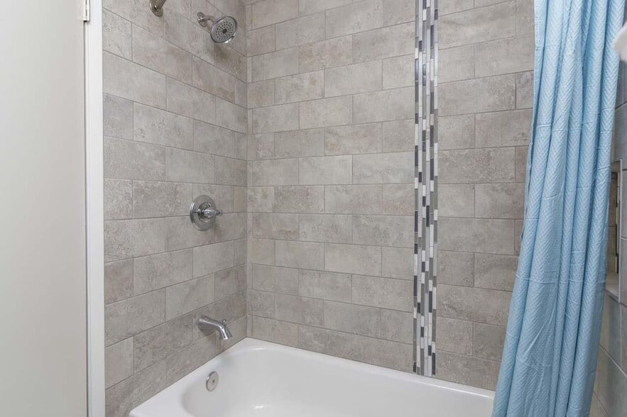 Upstairs Bathroom - 3121 Alhambra Ave