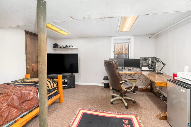 Building Photo - 2114 E 4th St